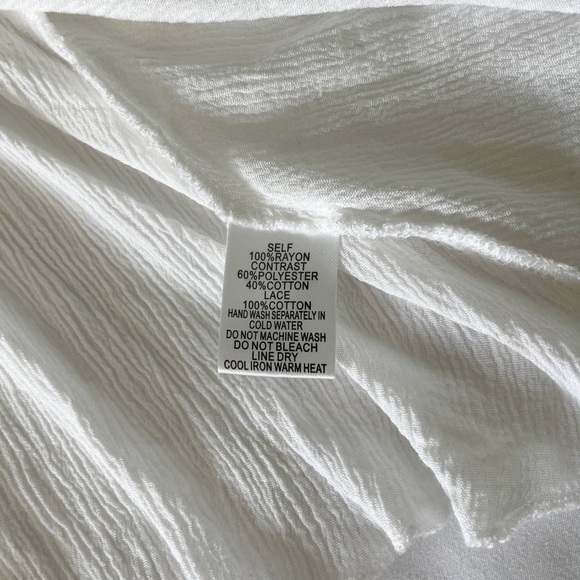 American Threads White Lace Flowy Blouse Size Small - Picture 9 of 10